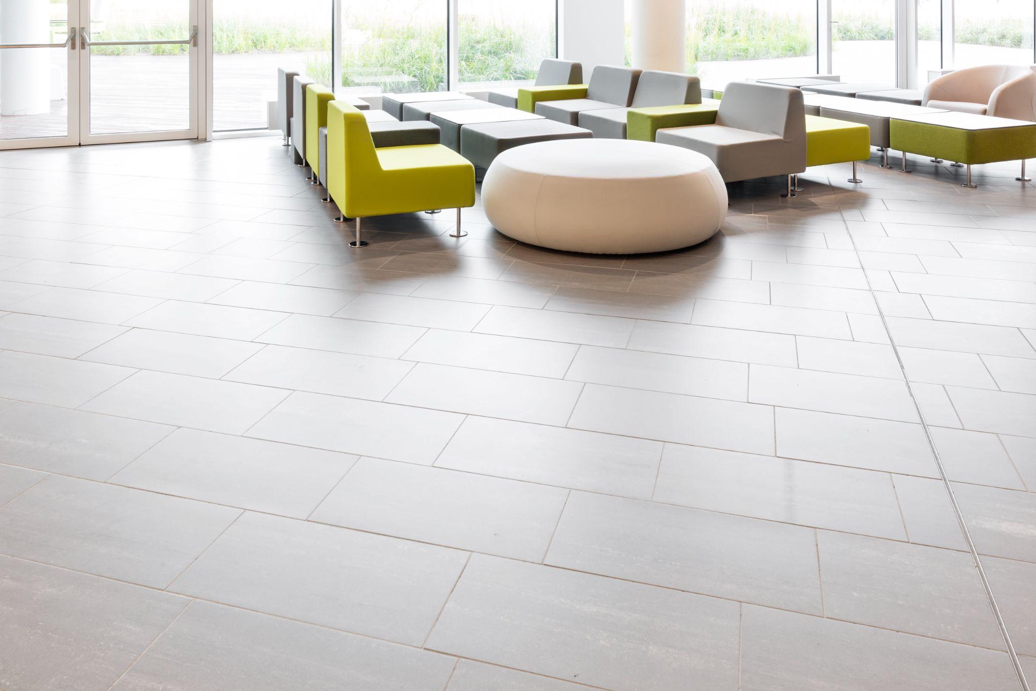 Les Critères Essentiels pour Choisir un Plancher en Céramique de Qualité